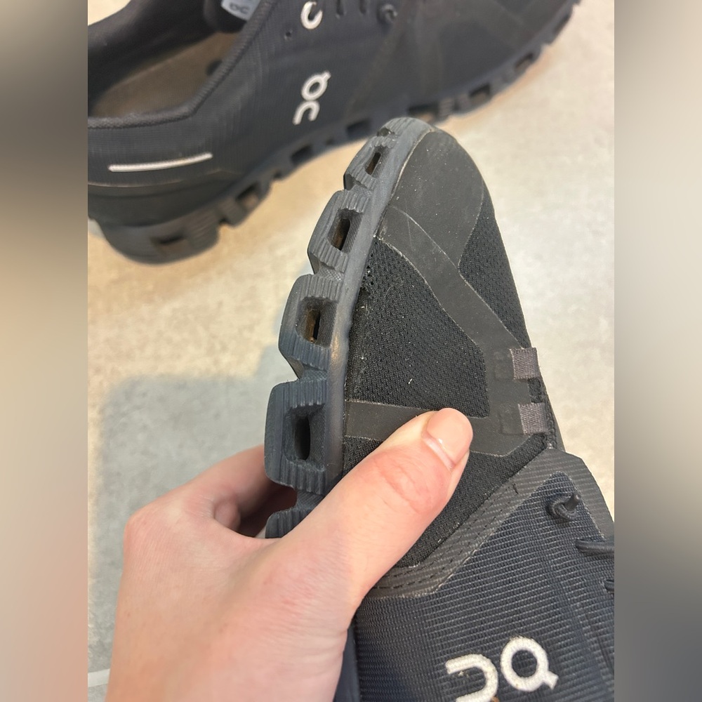 On cloud sneakers - image 2